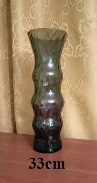 Wazon ceramiczny z ciemnego szkła