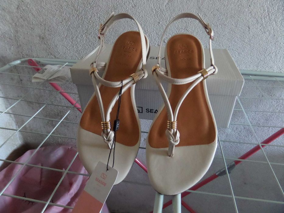 Lote de roupa, calçado e acessórios. Tudo Novo!