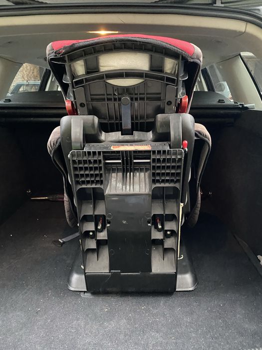 Дитяче автокрісло newbuddy в машину