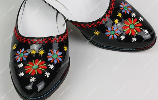 Chinelas de Viana Bordadas à mão