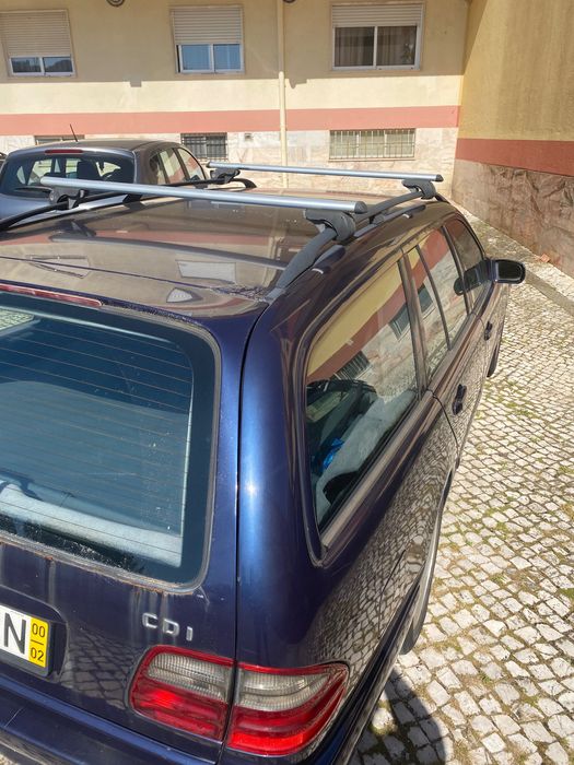 Um carro barato a precisar de arranjos