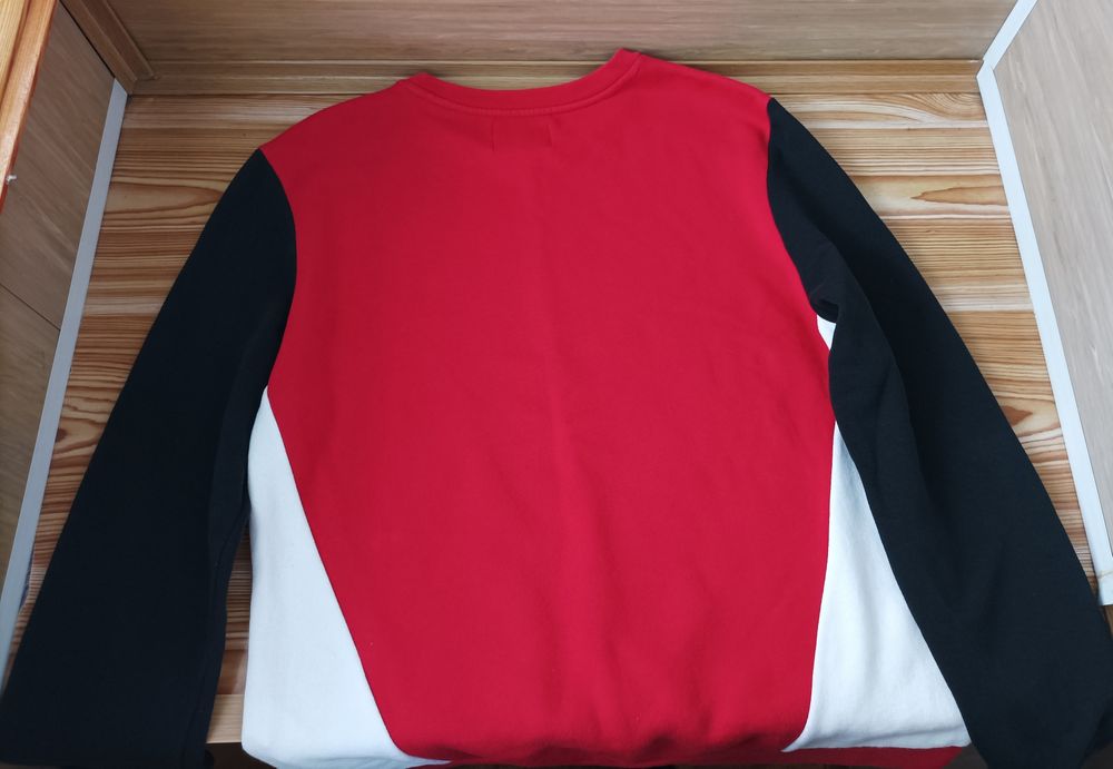 Свитшот Bershka New Episodes Оригинал