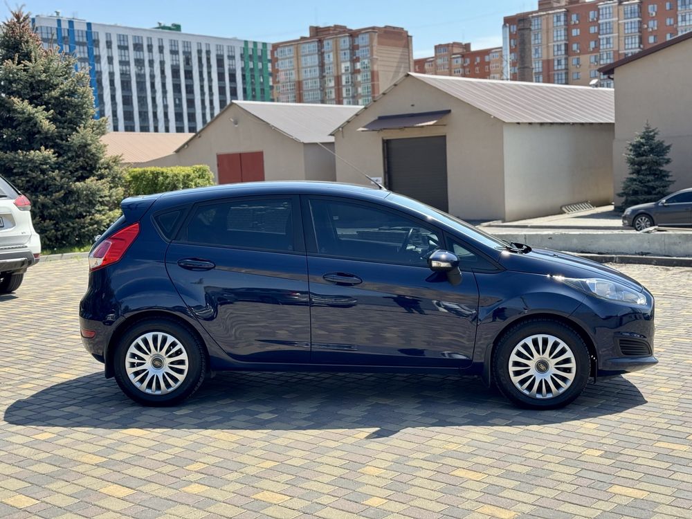 Продам автомобиль Ford Fiesta 2016