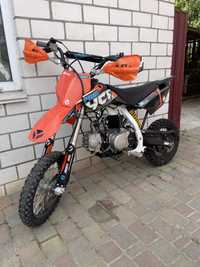 YCF pilot f125 pitbike