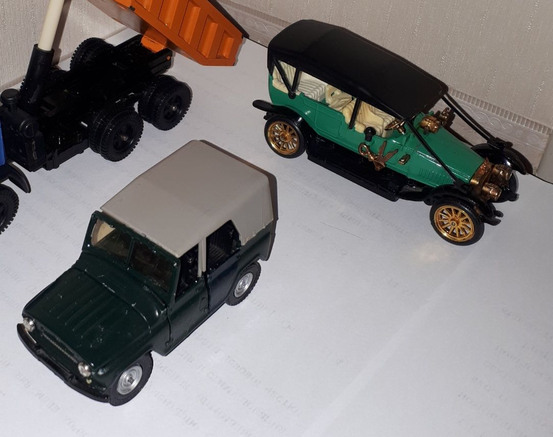 Машинки масштаб 1:43 колекція моделі