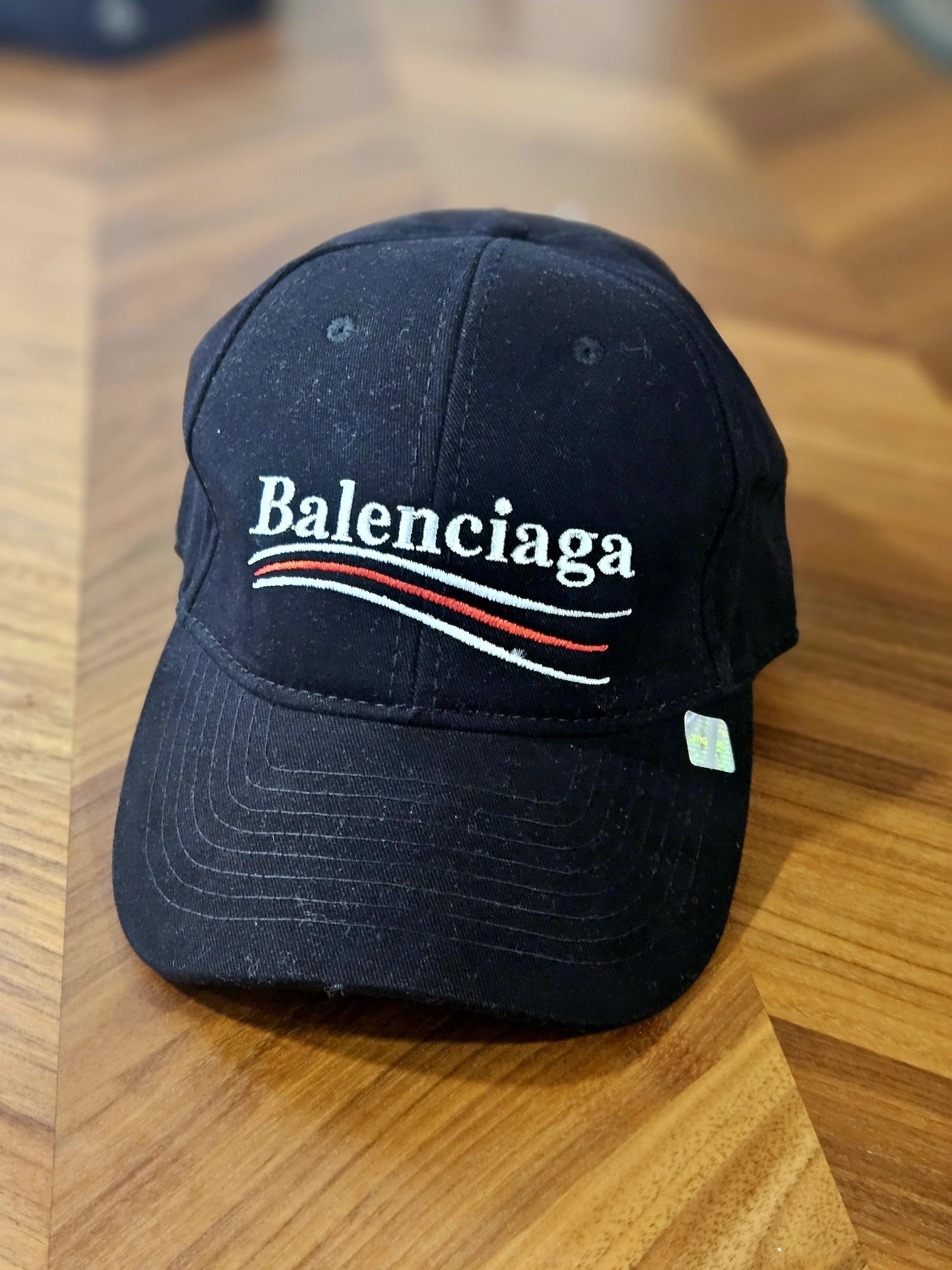 Balenciaga chapéu novo