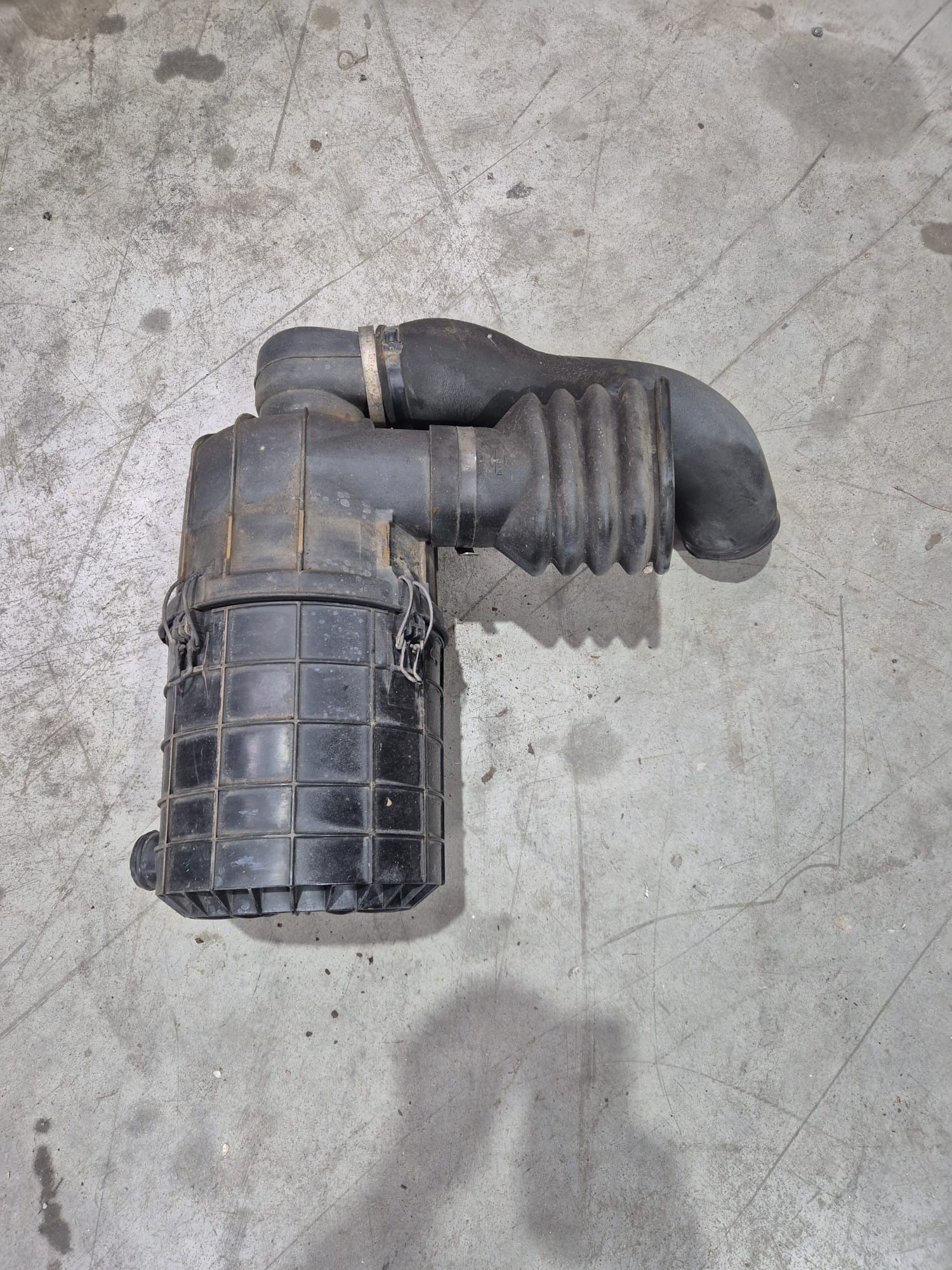 Caixa de filtro de ar Nissan Cabstar 3.0TD