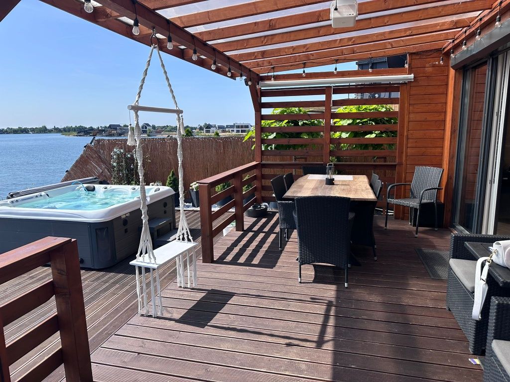 Domek nad jeziorem z własną plażą , sauna, jacuzzi