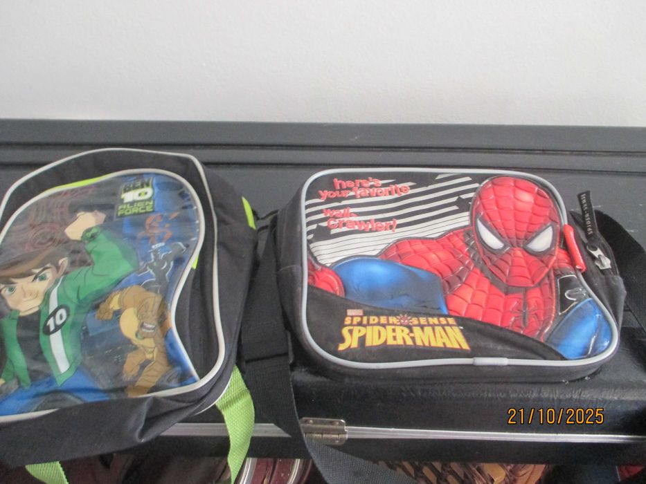 1 mochila trolley e 4 bolsas para criança