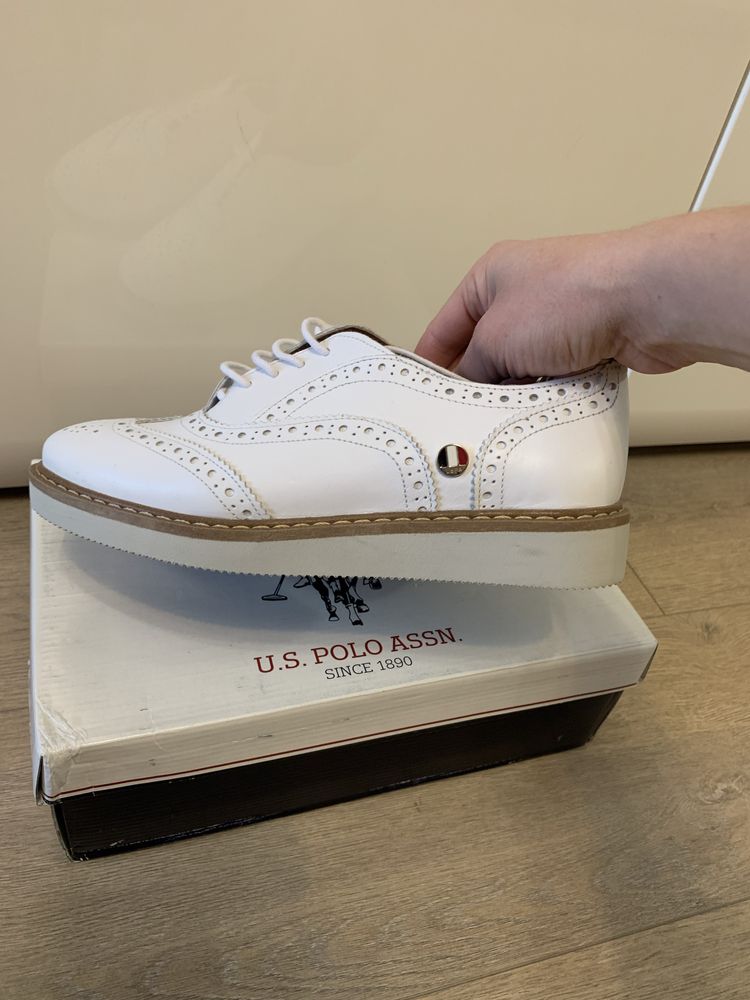 Нові туфлі U.S. POLO ASSN білі, шкіряні на шнурку-36р.23.5см.