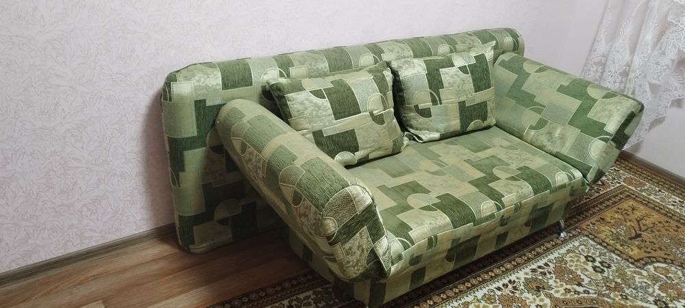 Продам розкладний двухспальний диван у відмінному стані диван