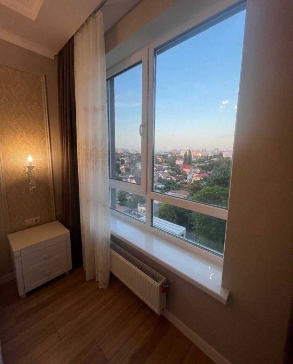 Продам  стильну 1-кк  з панорамним видом — ЖК Акварель 4