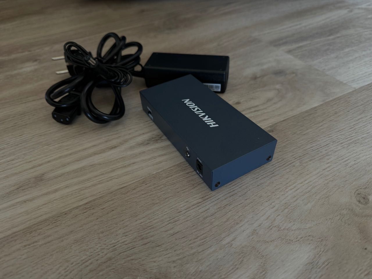 Switch POE HIKVISION DS-3E0106P-E/M 6 portów