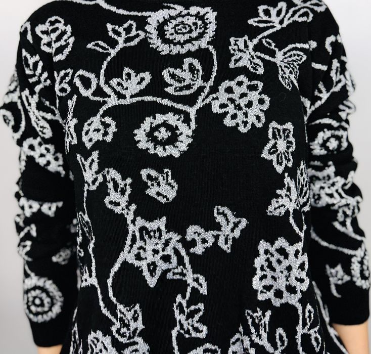 Czarny sweter w kwiatowy wzór XL 42