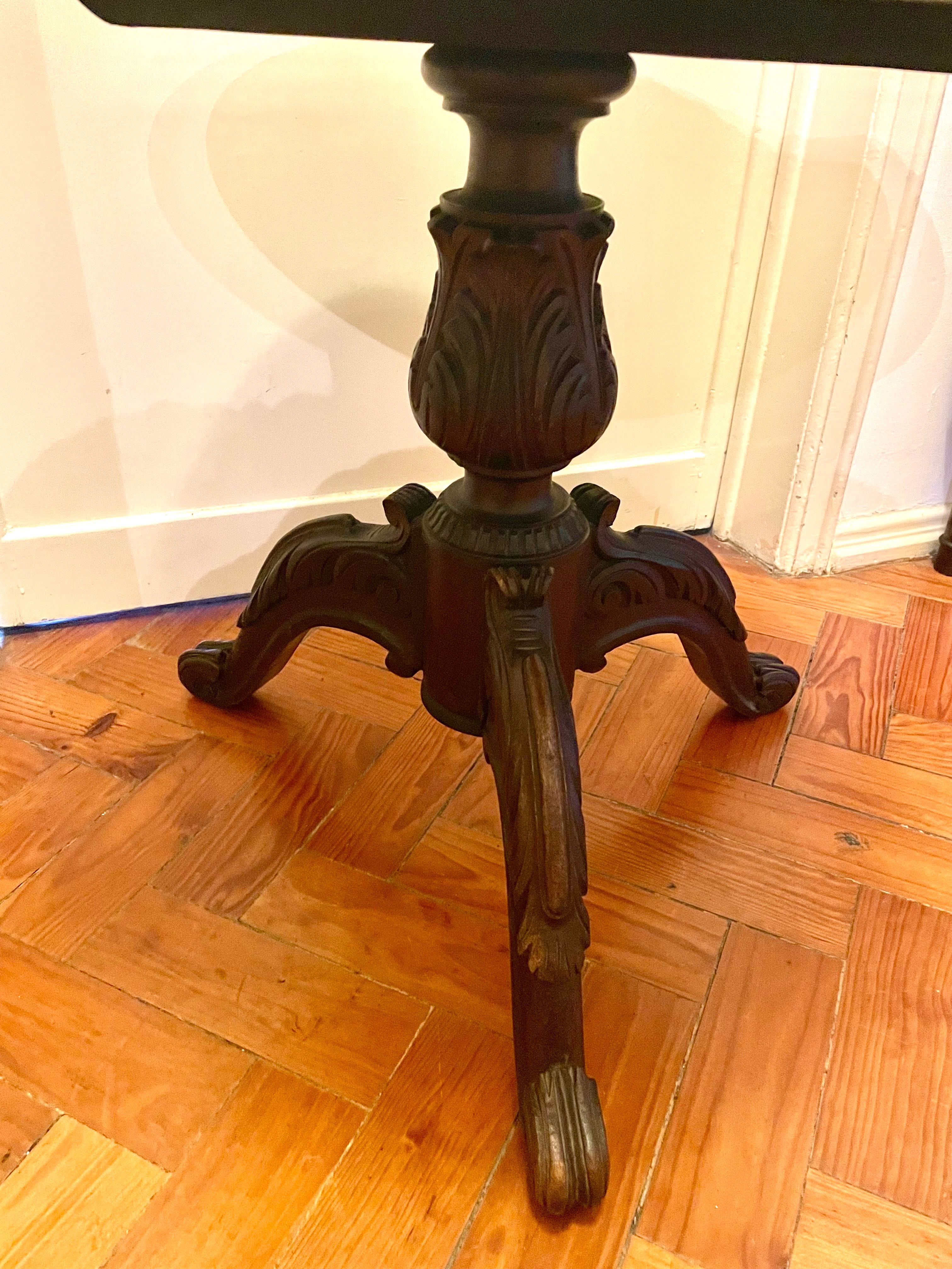 Mesa de apoio pé de galo