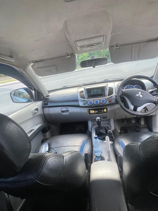 Nissan Navara; Mitsubishi L200