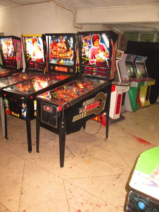 Máquinas pinballs  Flipper como novas.Damos garantia