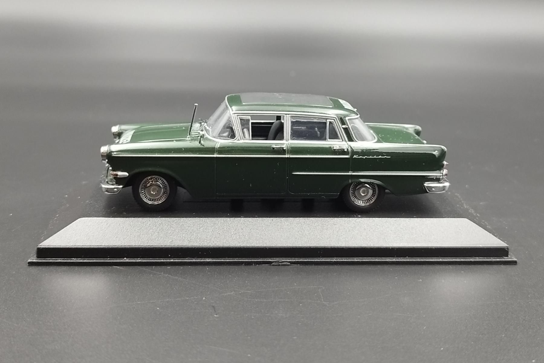 1:43 Opel Kapitan Polizei Minichamps