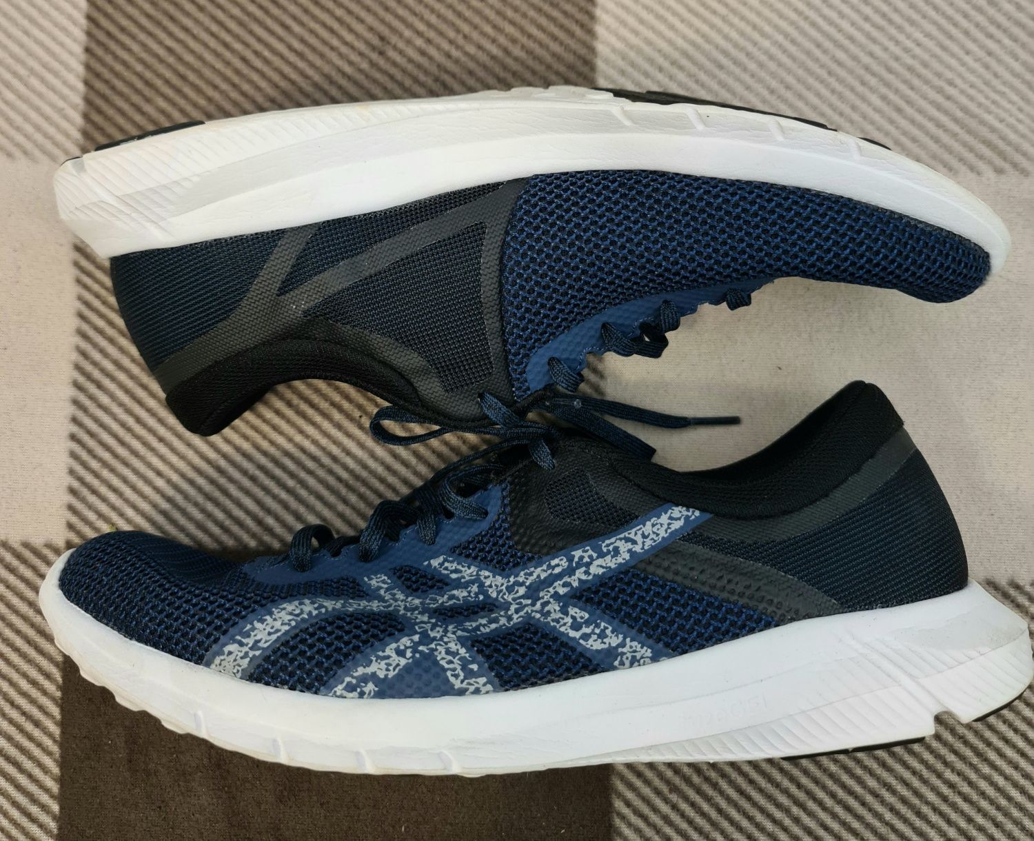 Buty sportowe męskie ASICS T7E3N rozm. 46