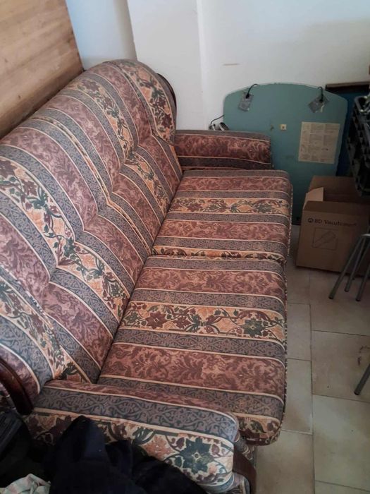Sofá antigo de sala no estado real que se encontra nas fotos 80€