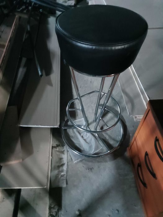 Офисная мебель: столы, стулья, тумбы, шкафы, сейфы и пр.