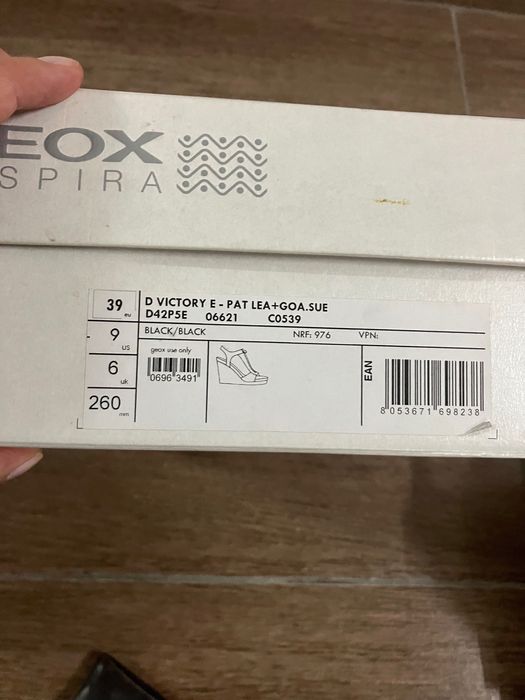 Sandálias Geox com plataforma novas, tam 38