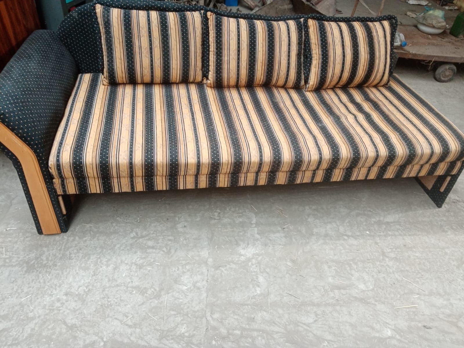 Sofa rozkładana + poduszki