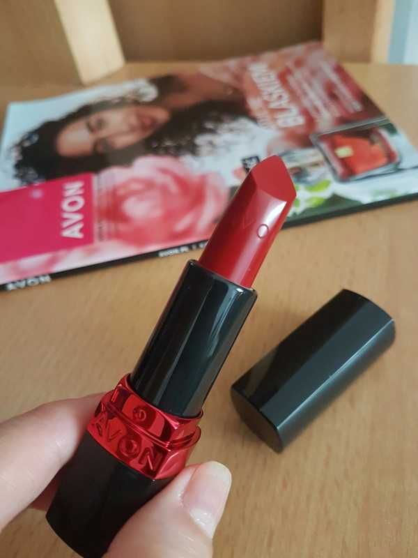 Ultrakremowa szminka Red Supreme Avon nowa szybka wysyłka