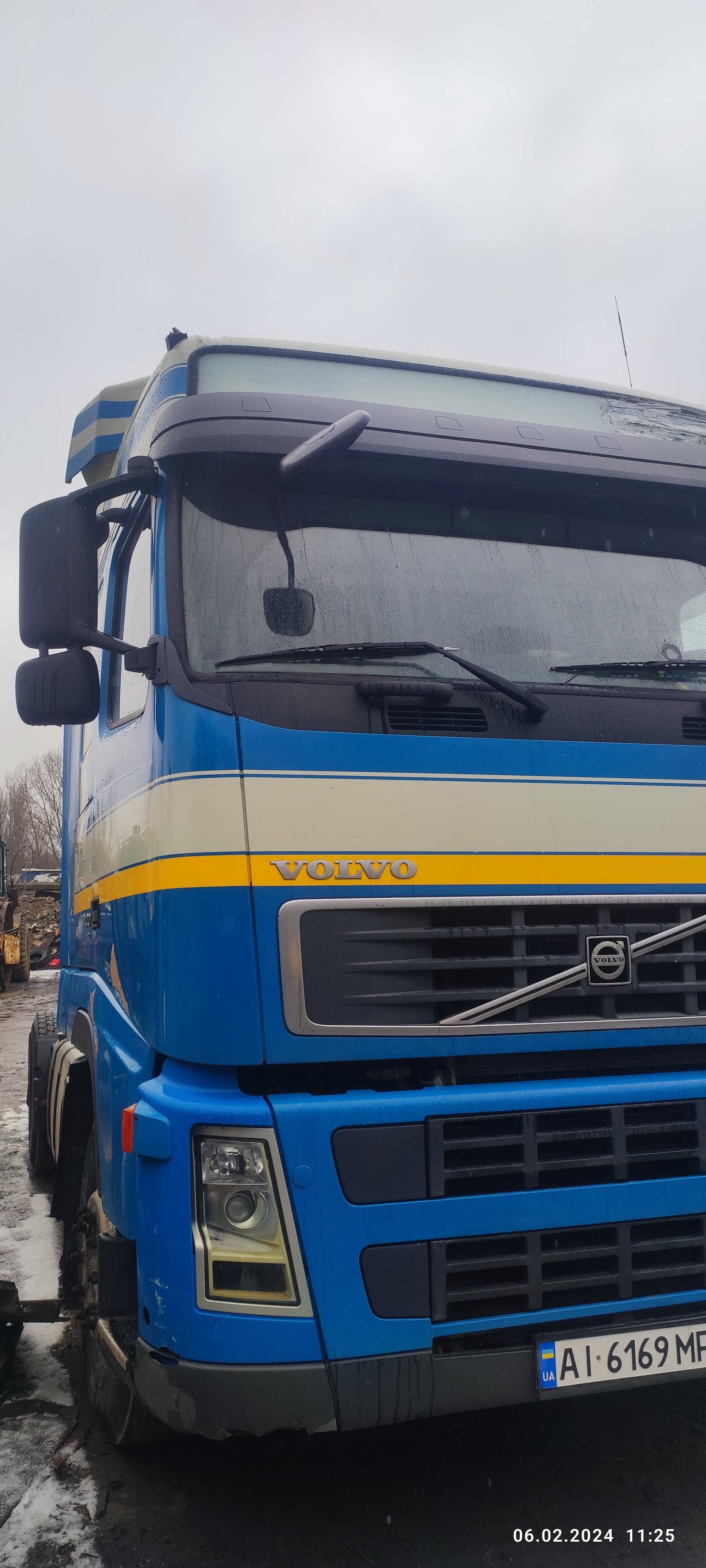 Тягач Volvo FH 400 з напівпричепом L.A.G