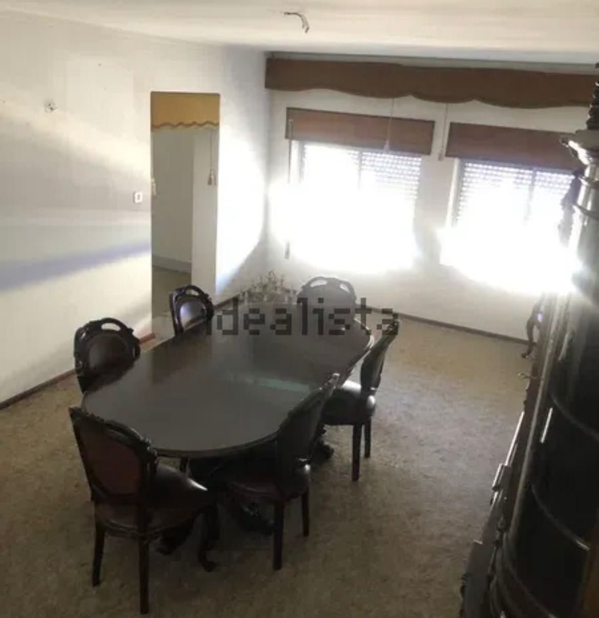 Mesa com 6 cadeiras