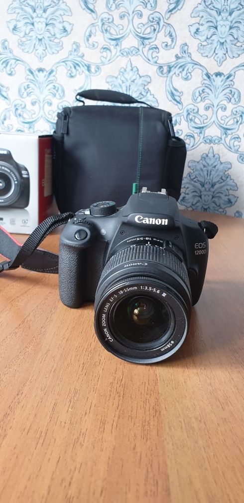 Фотоапарат Canon eos1200