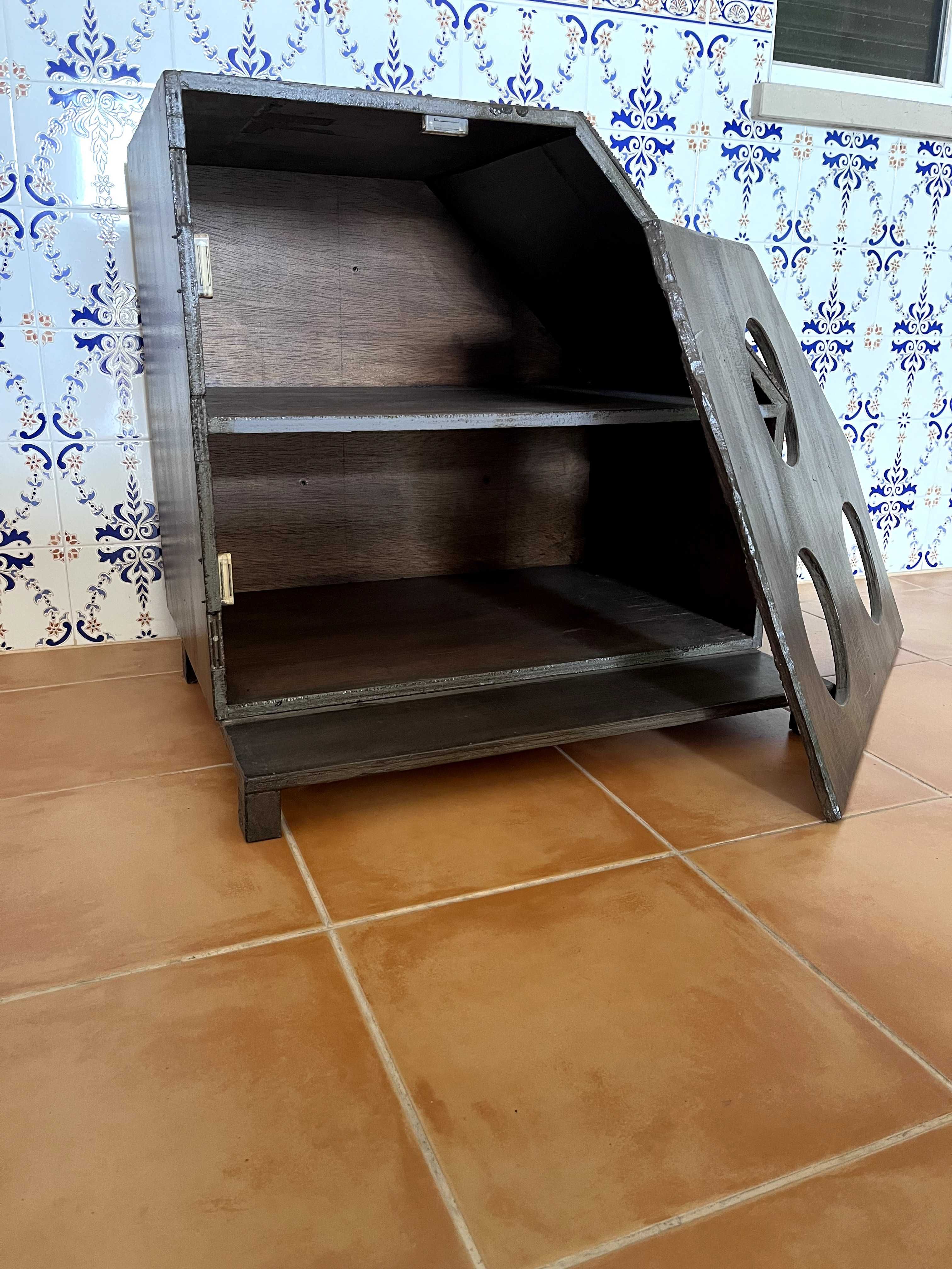 Casota / Esconderijo Artesanal para Gatos