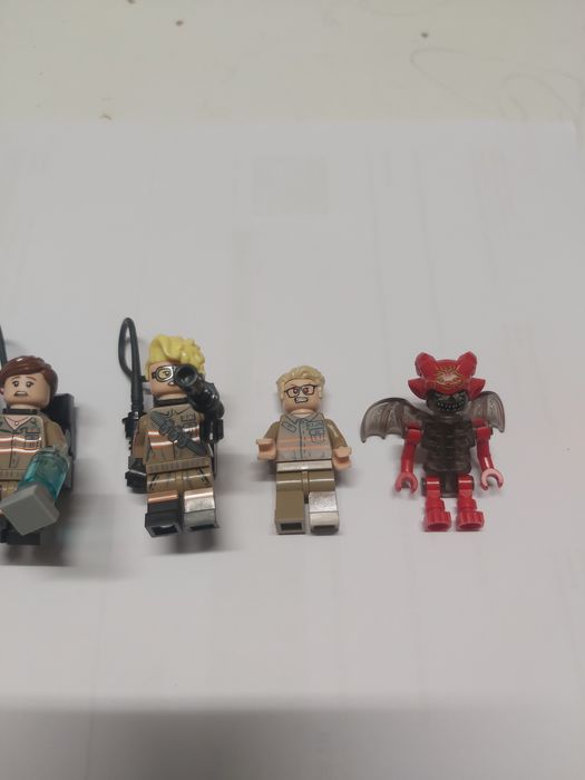LEGO minifiguras caça fantasmas.