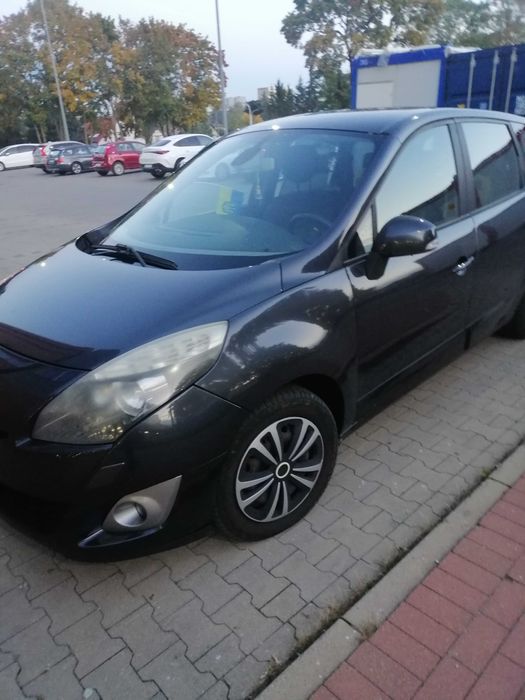 Renault Megane Scenik 2011 1.6 130к.с