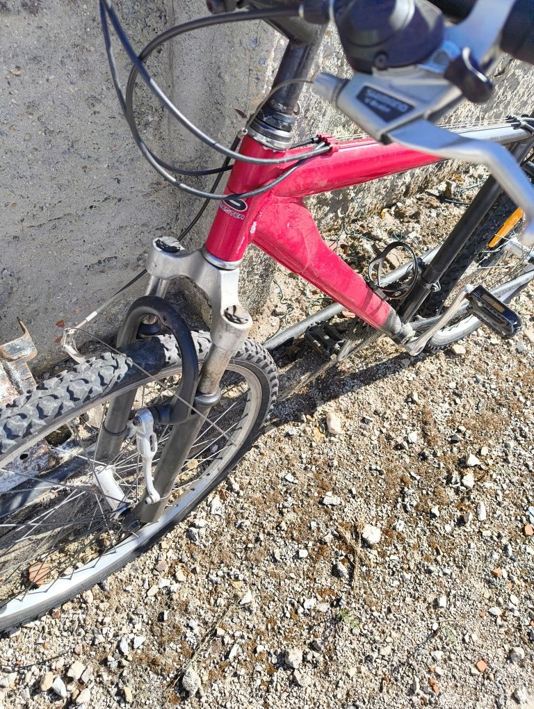 Bicicleta de passeio com alguns a fazeres