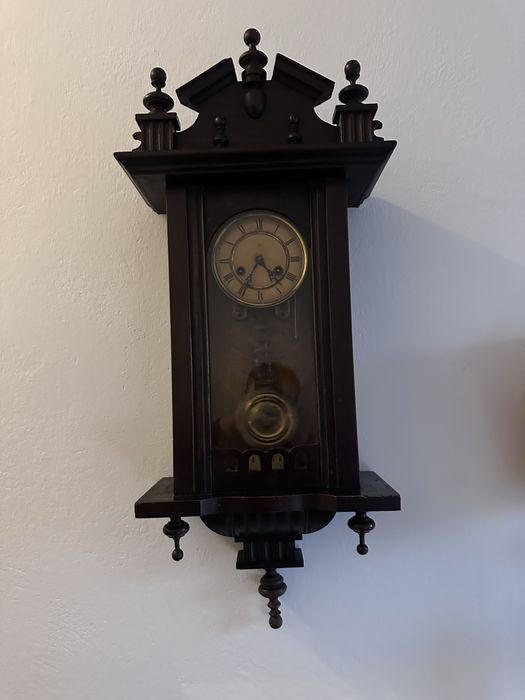 Ścienny zabytkowy zegar Junghans