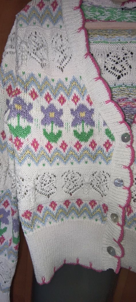 Sweter kardigan w kwiatki Zara we wzory