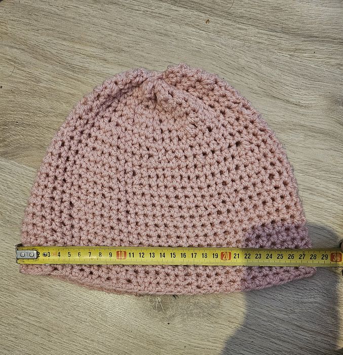 Szydełkowa wiosenną czapka
