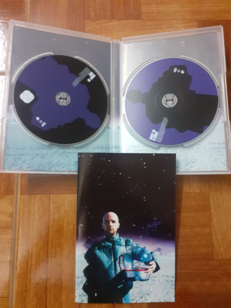 Moby 18, DVD + B Sides