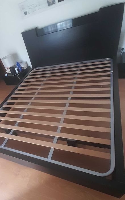 Cama de casal em madeira wenguê + estrado