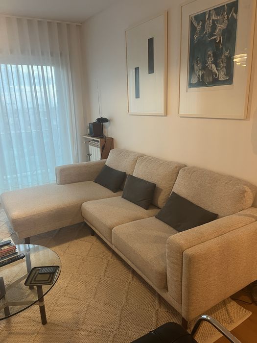 Sofá com chaise longue