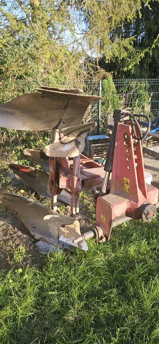 Pług 3 obrotowy Master 102 KUHN