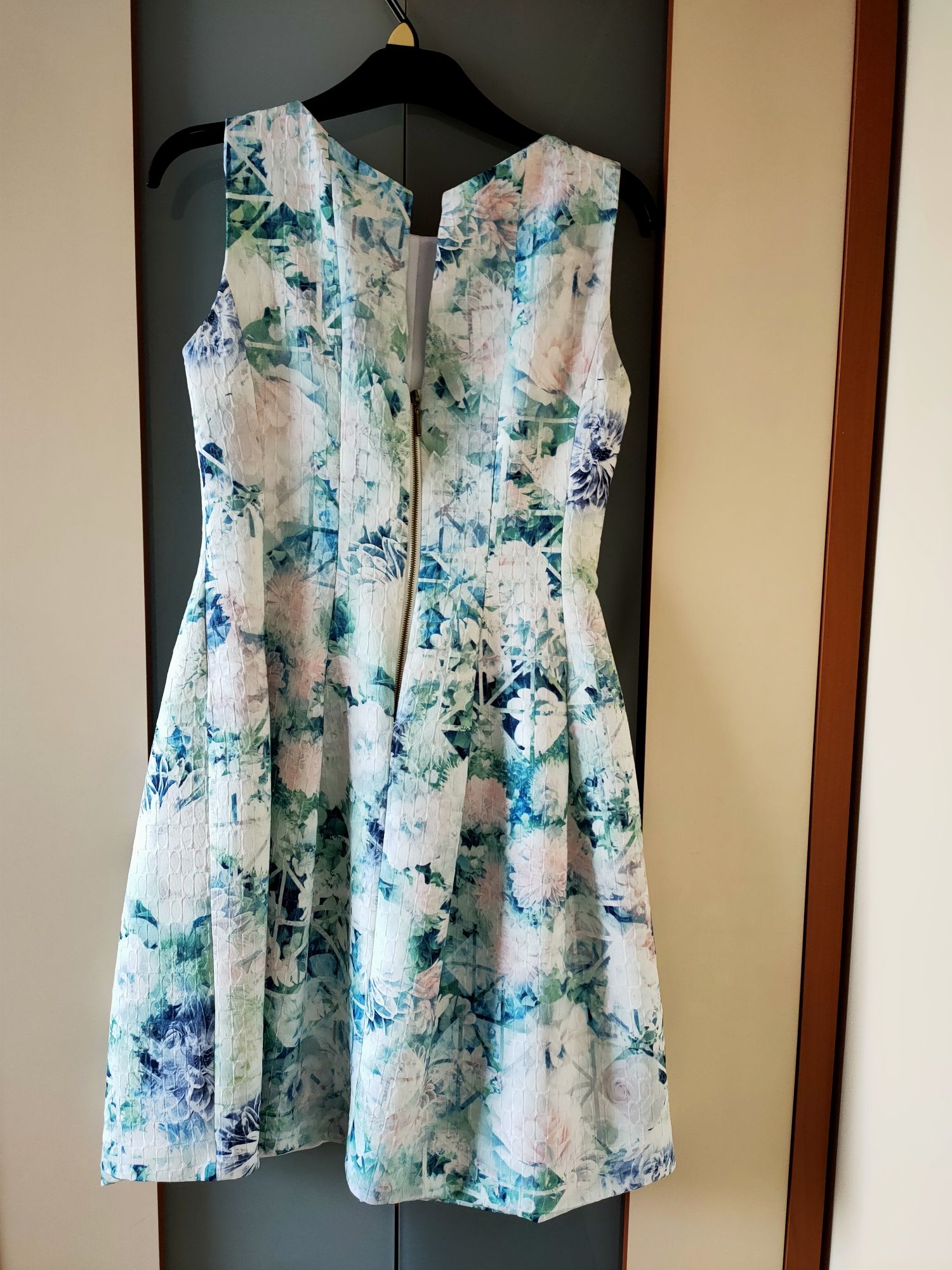 Sukienka 36 w kwiaty