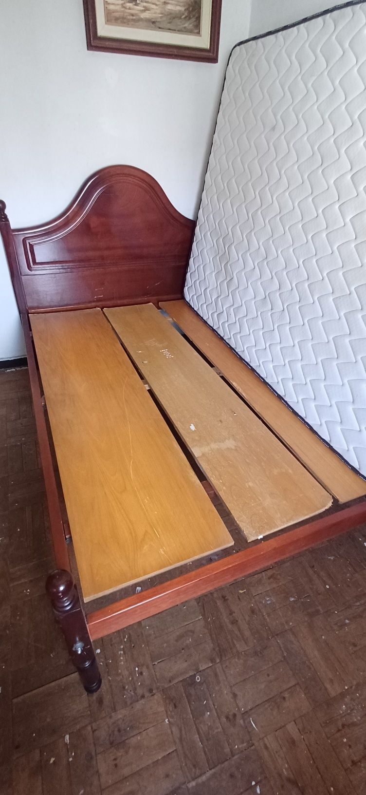 Vendo cama corpo e meio com colchao 133cm190cm