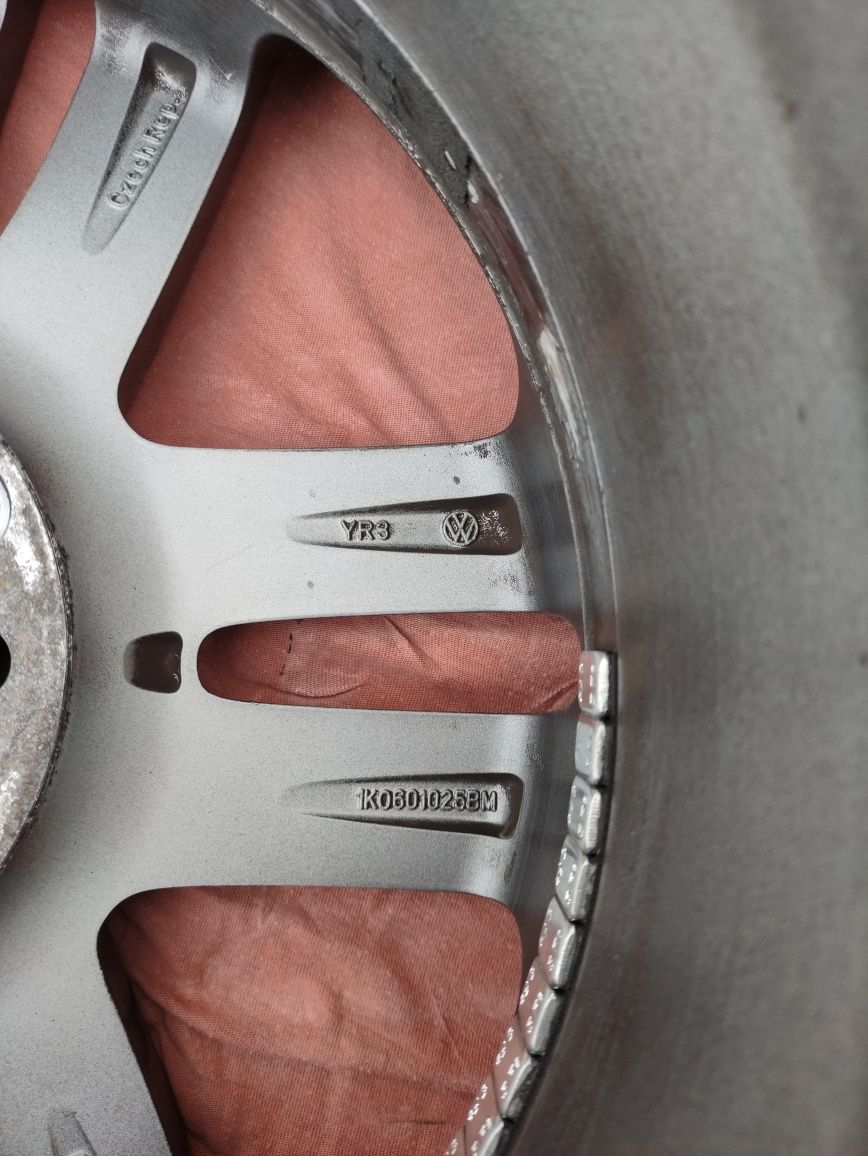 Sprzedam 4 felgi aluminiowe vw Touran 1T