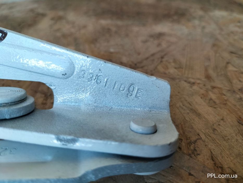 Ford Transit Connect Mk2 13-21 Петля капота правая AM51-16800-AH