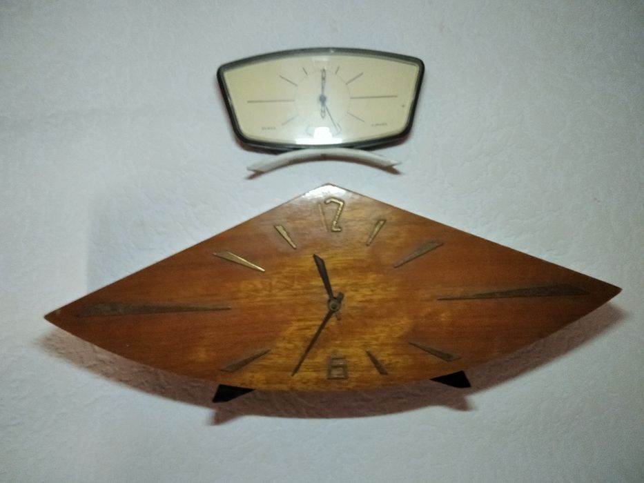 Часы-8шт.настенные  и настольные! одним лотом!