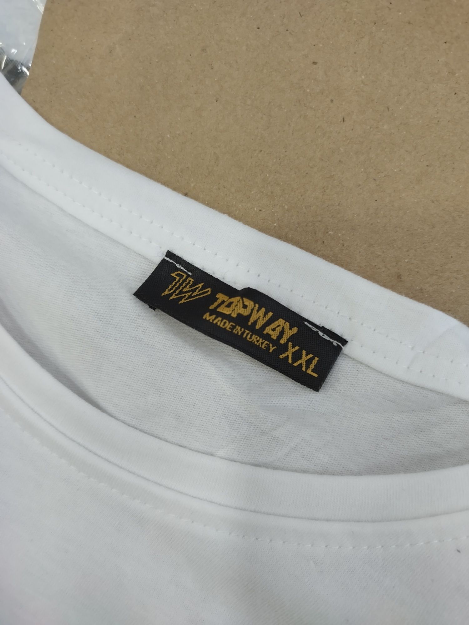 T-shirt z nadrukiem Doberman