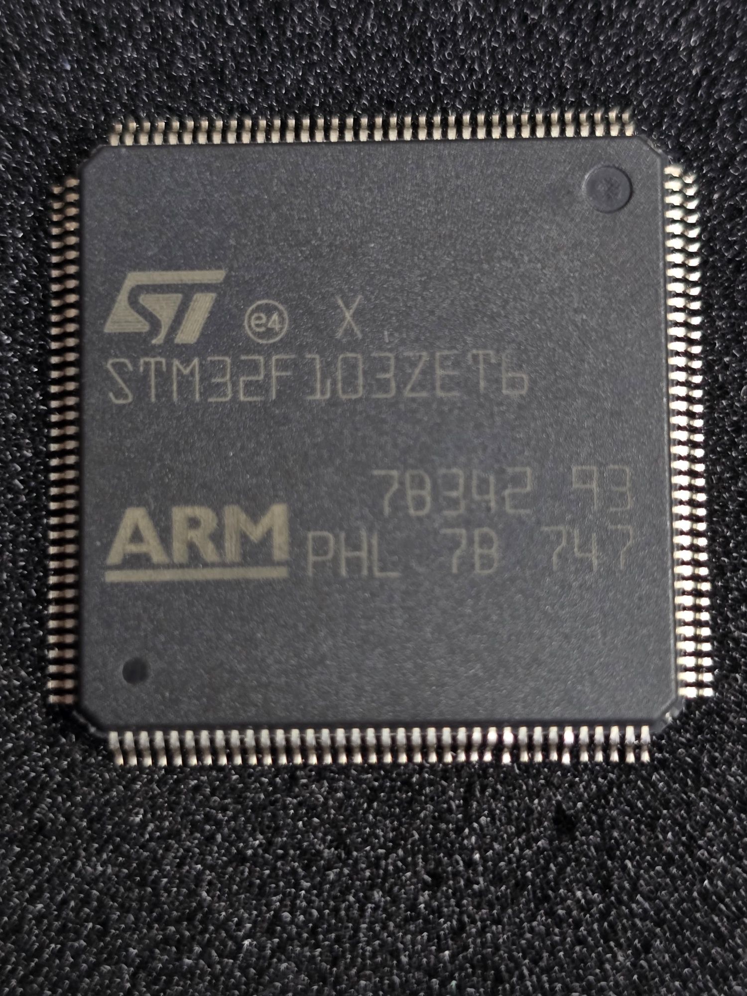 Stm32f103zet6 stm32f407vet6
