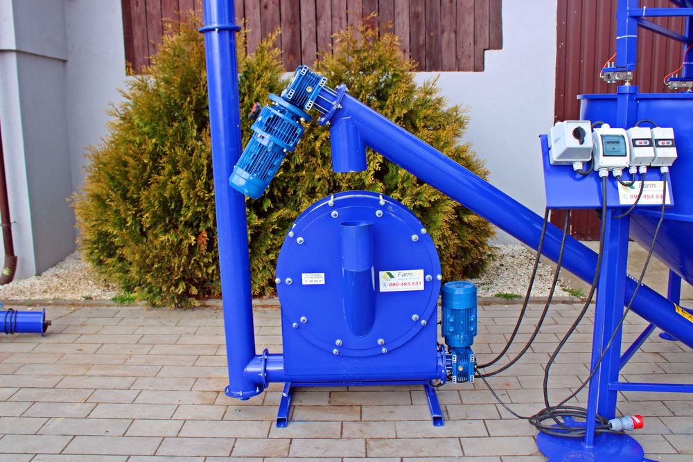 Śrutownik zasypowy 15 18,5 22 kW Śrutownik do zboża Młyn bijakowy